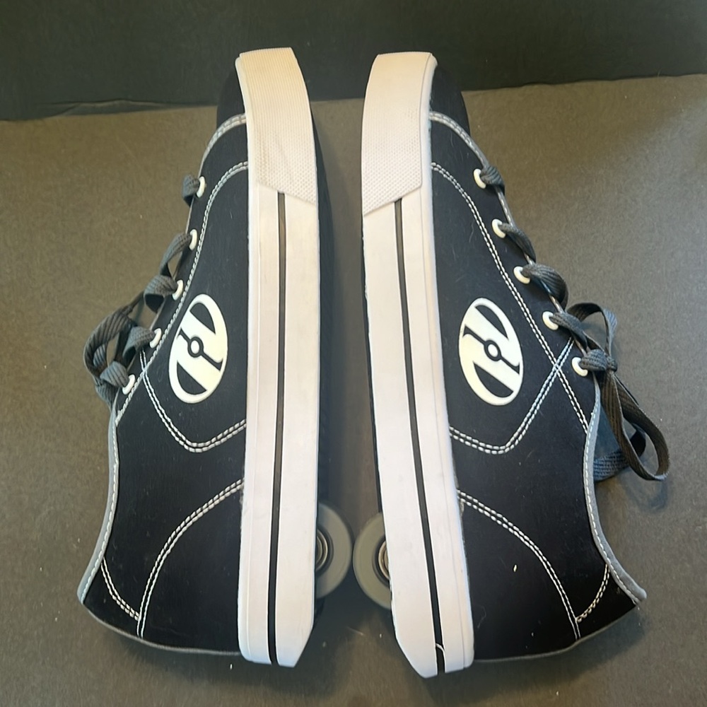 Healys Shoes (with wheels!!) Size 10 men’s NWOT - Picture 3 of 4